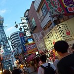 新世界串カツ いっとく - 外観写真:人がごちゃごちゃ、カオスな感じの新世界