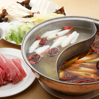 A gentle and healthy Hot pot using Medicinal Food ingredients and authentic soup