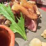 鳥玖 - 地鶏たたき(もも身) 480yen('16.07)