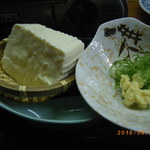 やきとり居酒屋しんちゃん - 地元豆腐屋さんのざる豆腐