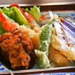 にし川 - 鵜飼のお弁当（天ぷら、鶏唐揚げ）