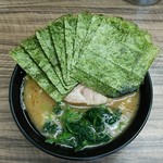 らーめん武蔵家 - ラーメン650円麺硬め。海苔増し100円。