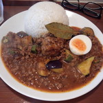 OKANO CURRY - 本日の野菜を使ったラム肉のスパイシーキーマカレー