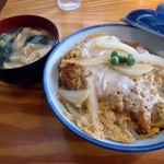 かつ甚とんかつ - 「かつ丼」900円也。