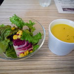 アネアカフェ - ポタージュスープとサラダです♪