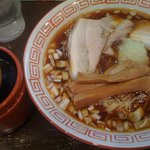 蔵元醤油ラーメン　大字 - 醬油ラーメン＋生卵（650円）