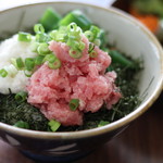 ネマルカフェ - オクラとトロロのネギトロ丼