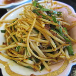 小倉飯店 - 【もやしと豚ミンチの四川風炒め】