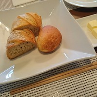 唐草館 - 黒ゴマパンなど三種