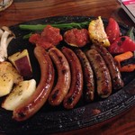 セント シュバイン - 2016年7月：夜ごはんで食べたソーセージ。パンとかサラダとかついて税込み2400円でした