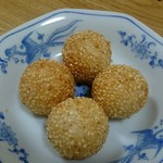 祥瑞坊 - 芝麻球（黒胡麻団子）：420円