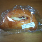 パン処 ももの木 - とうがらし生地ベーコンチーズ