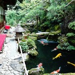 高台寺 洛匠 - お座敷席からは、池のある庭園を眺める事ができ,池には まるまると太った 大きな錦鯉がたくさん泳いでいる～♪(^o^)丿