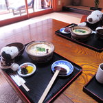 宮滝温泉元湯 まつや - あまごは雑炊にしても美味しいね～
      よく煮込まれてるので骨ごと食べられたよ。
      熱々の雑炊を頂いて、体がぽっかぽかです！！