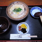 宮滝温泉元湯 まつや - そして、お楽しみの朝ご飯は雑炊～♪
      昨日は、ぼたん鍋で猪肉をお腹いっぱい食べてるから、
      朝はお腹にやさしい雑炊を出されているそう。
      お心遣いが嬉しいね。