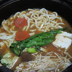 宮滝温泉元湯 まつや - 鍋の〆は、おうどんだよ～♪
      みそダレも追加してもらって煮込み中。
      そろそろ食べられるかな？
      