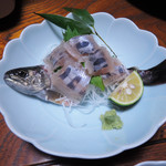 宮滝温泉元湯 まつや - 天然川魚のお造り。この季節(2月)はあまごだよ。ボキら、川魚のお造りって初めてで、
      あまごのお造りを食べるのも初めてなの。新鮮なので臭みが全くなくて、身も引き締まってるし
      すごく美味しかったよ♪