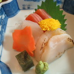 蔦温泉旅館 - お造り：沼袋の名水で育った虹鱒、むつ湾産帆立、鮃、練り雲丹花山葵和え