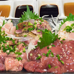 彩波 - 2016.8 宮崎産赤鶏の刺身4点盛り（1,850円）、九州産馬タンの刺身（750円）