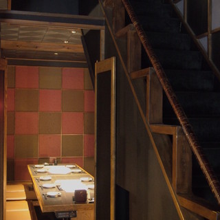 階段下の秘密基地気分な個室