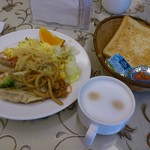 The Metro Hotel - 2016年8月14日朝食の一例です。(2016年8月)