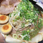 豚人  - 2016.08.27
塩とんこつバク勝盛り