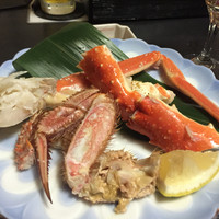 海鮮家 はこだて 本店 - 毛ガニ、本タラバ、ズワイ蟹盛り