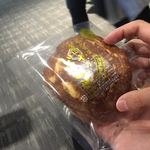 亀十 - どら焼き(黒餡)1個325円高いと感じるか妥当と感じるかは食べてみればわかるっ！！　2016/08/21