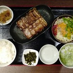 テムジン - 餃子定食[\815(税別)]