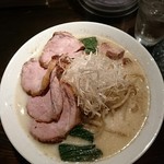 天虎 - 豚ちゃん麺ちゃーしゅう四枚。このちゃーしゅうも美味！