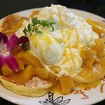 PumeHana cafe - ゴロゴロマンゴーとたっぷりクリームのパンケーキ