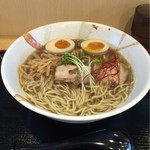 らーめん仙代 - 煮干し醤油 細麺 780円 大盛り 味玉 チャーシュー1枚サービス！ 卓上のガーリックパウダーで旨さUP!