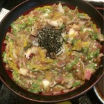 北陸旬彩 きど新 - 爆弾丼 ¥850 ネタをかき混ぜてのせた後