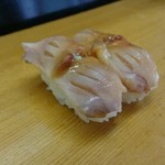 はざきや寿し - 赤貝。お好みでお願いしたら、身で２貫とヒモで１貫でした。