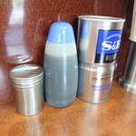 ラーメン二郎 - 卓上調味料