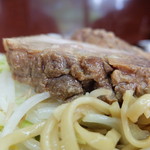 ラーメン二郎 - ぶたの厚み