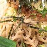 麺屋ぬかじ - 甘辛にくと麺の相性ばっちり♪