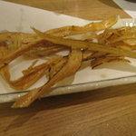 和人良 - ごぼうの揚げ物。大人気です。食べ欠けです（笑）。