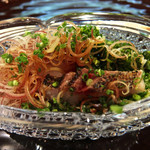 青華こばやし - 中から顔を出したのは「いさき」