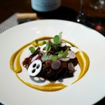 タマヤ - 牛ばら肉赤ワイン煮込み・人参ソース