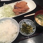 鶏の白石 - 骨抜き唐揚げ定食
      
      肉厚でおいしく頂きました！
      (　˙༥˙　)♡