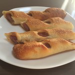 粉とクリーム - 長〜いウインナー棒を食べやすい長さで切断。  自宅にて