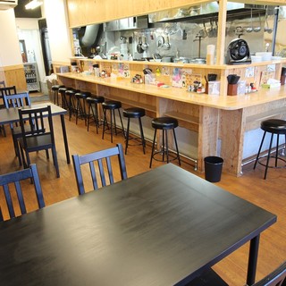 ゆったりとした広い店内