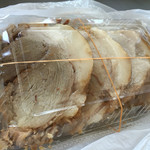 立川マシマシ - 持ち帰り豚。下にもやしが敷いてあります