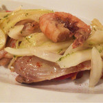 ワインとお肉料理 レストランMINORIKAWA - シイラと野菜のマリネ 炙った海老が芳ばしい