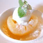 Le petit restaurant epi - ランチコース 2100円 の桃のコンポート ヨーグルトソルベ添え