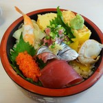 ランチ海鮮丼\860(16-08)
