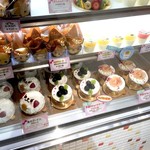 チョコホリック - 中段のぽにょ、シュークリームも美味しかった