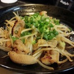 とり家 - ホルモンとモヤシ炒め