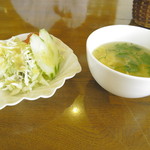 ワイズカフェ - ランチのサラダとスープ